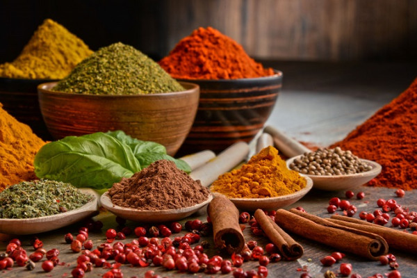 curry-mélange-dépices-universel-épices-du-monde